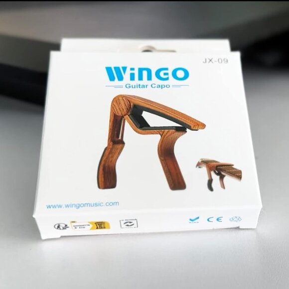 Guitar Capo for Acoustic and Electric Guitars - Rosewood Color with 5 Picks - Picture 8 of 8